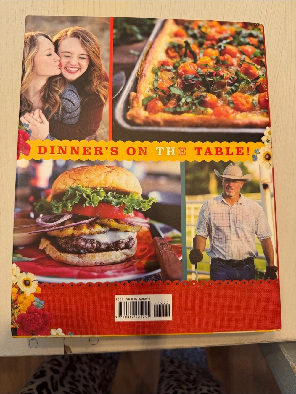 The Pioneer Woman Cooke Dinnertime Cookbook. It is in excellent used condition